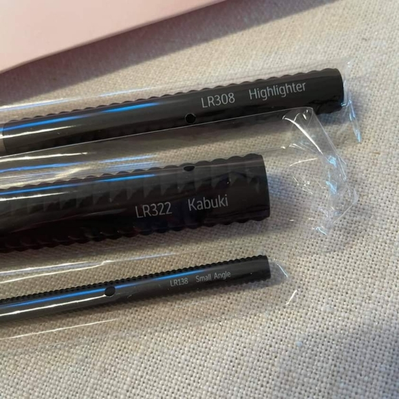 New. Luxury LaRuce Brush Set - Picture 2 of 6